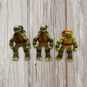 Action Figure Set - Green and Brown